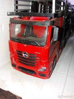 Model Bburago Mercedes-Benz Actros 1:43 - 4