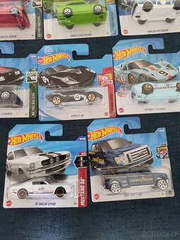 Hot Wheels FORD 8 kusů - 4