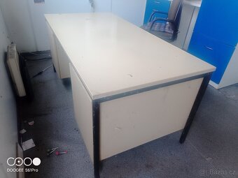 Kancelářský nábytek: skříň, pultík, stůl, kuchyňka - 4