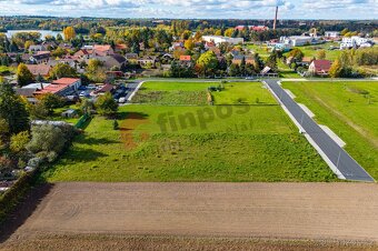 Stavební pozemek v obci Káraný, s výměrou 1884 m2 - 4