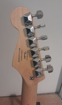 Squier by Fender Stratocaster - 4