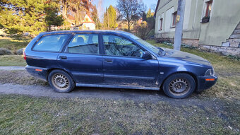 Prodám Volvo V40 1.9DI r.v. 2001, STK 07/2026 - 4