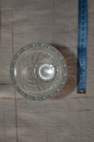 Broušená skleněná váza - 4