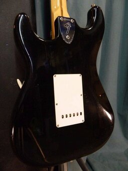 1974 Fender Stratocaster v černé barvě 99% originál Hraje - 4