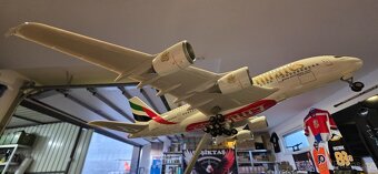 Kovový model Airbus A380 Emirates M1:200 - 4