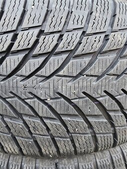 235/40R19 - 4