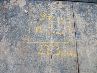 Staré masivní dveře s kováním - 4