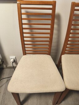 Jídelní stůl a pět židlí - 4