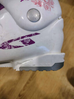 Dětské lyže 110cm, lyžáky 35EUR a hůlky - 4