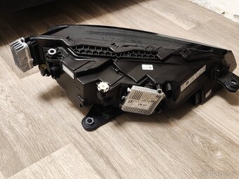 přední levý světlo na Superb 3 - 4