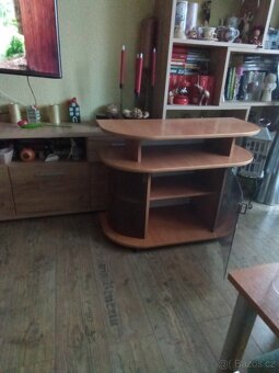 Stolek pod TV - 4