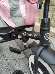 Tříkolka KinderKraft růžová s rukojetí - 4