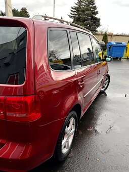VOLKSWAGEN TOURAN 2011 - 4