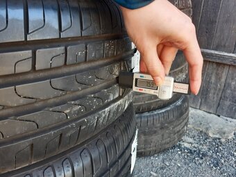 Letní pneu Pirelli 215/55/17 jak nové - 4