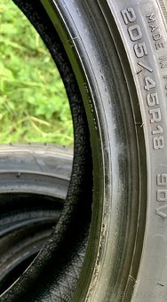 Letni pneu Goodyear Eagle F1 205/45 R18
- 4