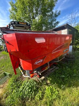 Rozmetadlo průmyslových hnojiv Kuhn axis 40.2 H-EMC Pro - 4