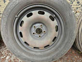 4x plechové disky 15″ s pneu + poklice – Škoda / VW / Seat - 4