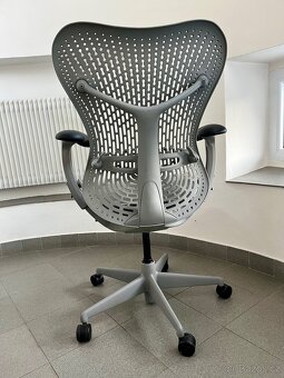 kancelářská židle Herman Miller Mirra - 4