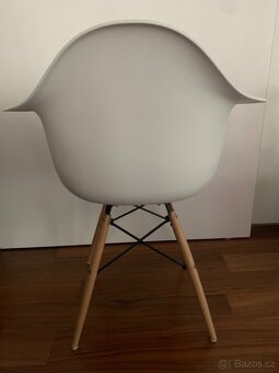 Bílá židle - 4