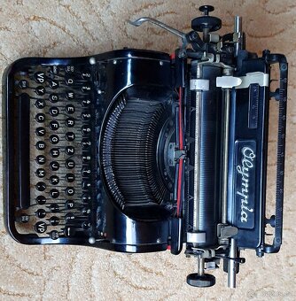 Starožitný psací stroj Olympia - 4