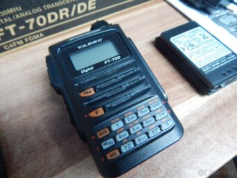 Yaesu FT-70 - 4