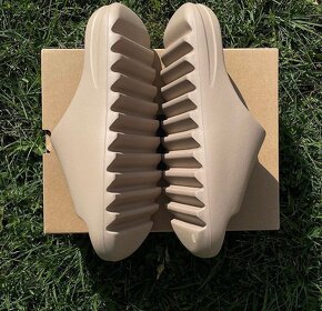 adidas Yeezy Slide Bone - 4