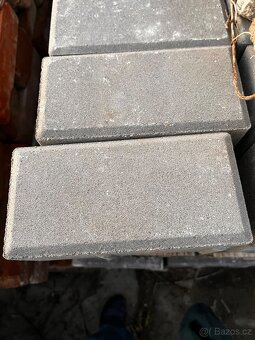 Betonová dlažba 20x20x8 + půlky + reflexní - 4