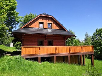 Prodej srubu 3+1, o velikosti 137m2, pozemek 1083m2, v obci - 4