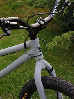 Prodám Czar Ion 24" street trial bike - 4