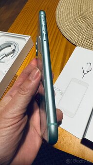 IPhone 11 64GB zelený. Top stav - 4