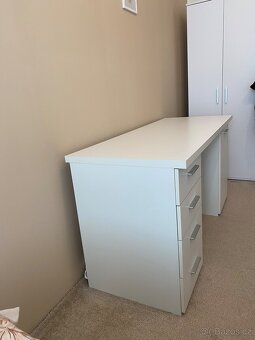 BÍLÝ PSACÍ STŮL - 4