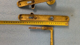 Kování mosazné historické kliky - 4