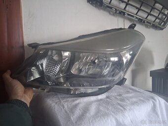 Toyota yaris predni svetlo - 4