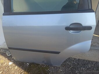 Zadní dveře Ford fiesta - 4