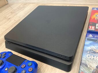 PlayStation 4 slim - 4