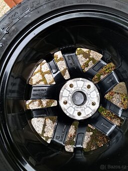 Alu kola VW Golf typ Madrid 225/45 R17 letni - 4