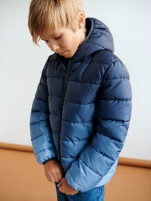 ☘️ Klučičí MODRÁ OMBRE BUNDA přechodová vel. 140 ☘️ - 4