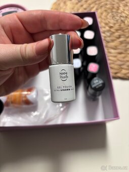 Prodám uv gel laky s mini uv led lampou Gabriella Salvete - 4