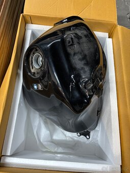 Nádrž Kawasaki Versys 650 - 4