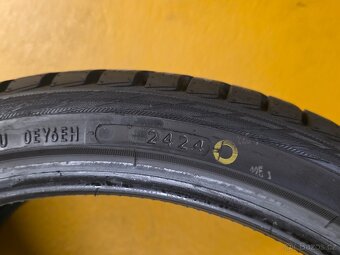 Prodám zimní zánovní pneu Yakohama - 4