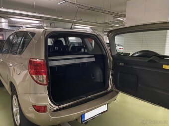 Toyota RaV, 2.0 VTT-i - 4