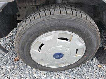 FORD TRANSIT 2,2 TDCi 74 kW 280 SWB KOMBI 6. Míst - 4