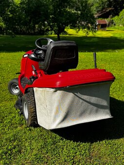 Prodám zahradní traktůrek Honda 2417 V-Twin s motorem GCV530 - 4
