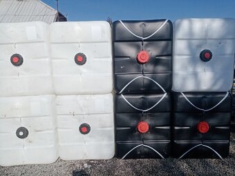 IBC nádrže na 1000 litrů bez klece doprodej - 4