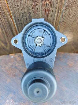 Motorek elektrické brzdy Passat B6 - 4