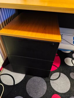 Kancelářský stůl - 4