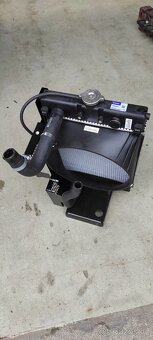 chladič vody motoru PERKINS 403D-11 - 4