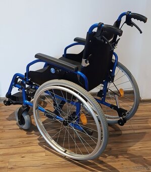Odlehčený invalidní vozík Vermeiren D200 - 4