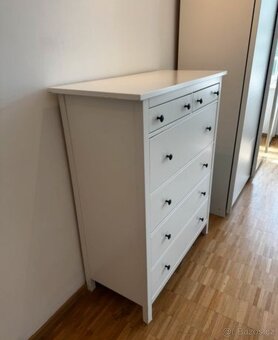 HEMNES KOMODA BÍLÉ MOŘIDLO - 4
