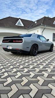 DODGE CHALLENGER 5.7 HEMI V8 - 4